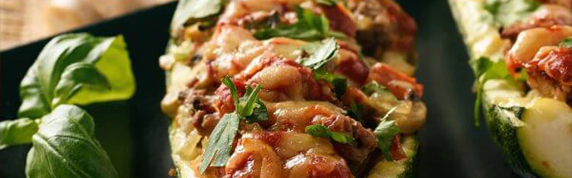 Zucchini-Boote mit Hackfleisch