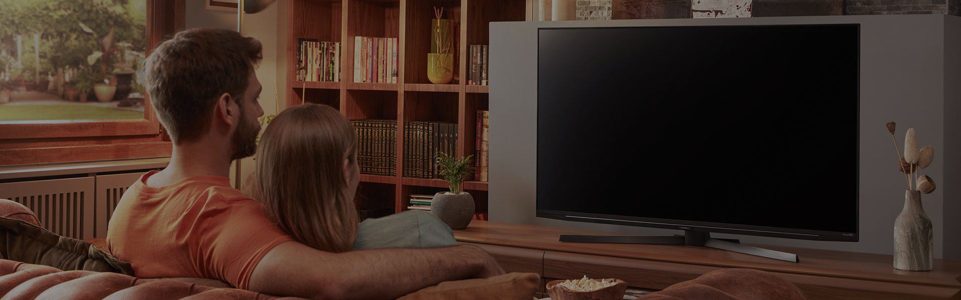Melhore o seu espaço de entretenimento: Ideias para salas de estar com televisão